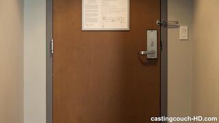Solana a fiatal barna kisasszony a castingon járt