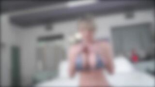 Dee Williams az óriás csöcsű milf