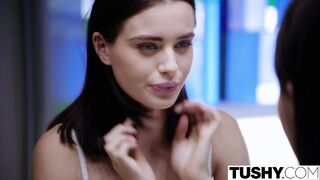 Lana Rhoades análba rakva