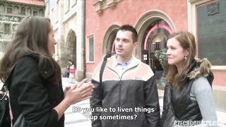 Tini lánynak bejön a méretes fütykös