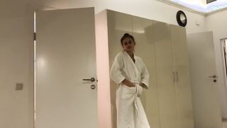Orosz tini kicsike csajszi hátsó bejáratba kefélbe