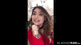 Brenna Sparks és a barna cerka