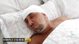 Brazzers - Brooklyn Gray szőrös picsája megrakva