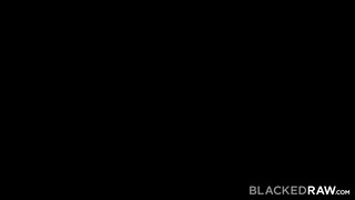 BlackedRaw - Oxana Chic fiatal kiscsaj rábukik a faszra