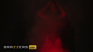 Brazzers - Ariella Ferrera és Isis Love szopják egymást