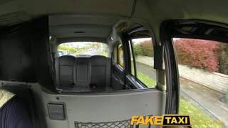 FakeTaxi - fősulis csajszi ordítva élvez