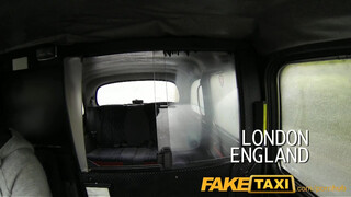 FakeTaxi - vörös rövid hajú lány szúk muffja