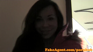 FakeAgent - műcsöcsös spiné szívesen lovagol