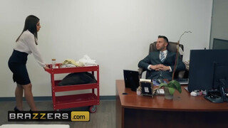 Brazzers - Ella Knox az óriás cickós spanyol picsa