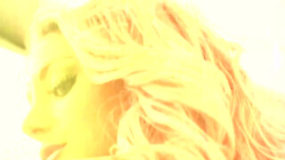 Wicked - Kayley Gunner a hatalmas picsájú milf