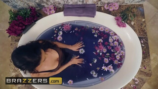 Brazzers - Katana Kombat fürdés után baszik is