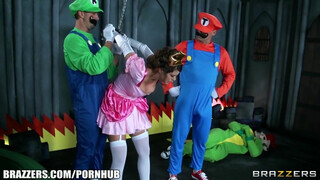 Szuper Mario és Luigi leteszteli a hercegnőt - Brazzers