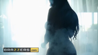 Brazzers - formás szép seggű spiné a fürdőkádban