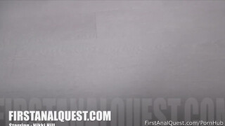 Nikki Hill hatalmas feneke megrakva - First Anal Quest