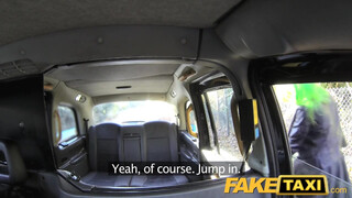 Fake Taxi zöld hajú csajszi ánusza kúrható