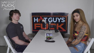 Latin Amerikai tini kisasszony és a sportos hapsi - Hot Guys Fuck