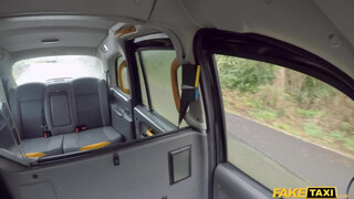 Fake Taxi - Ava Austen a méretes seggű tetovált csaj
