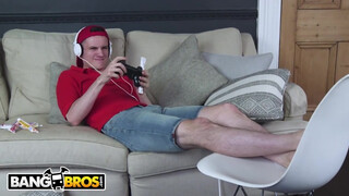 BANGBROS - Ava Koxxx kikezd a 18 éves gamer krapekkal