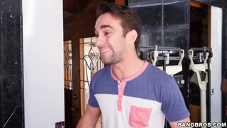Cassidy Banks a hatalmas mellű fital kurva - Bangbros