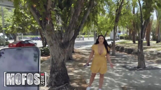 Mofos - Angela White élvezi ha rendesen döngetik