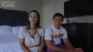 Méretes seggű tini hölgyemény és a pasija - Hot Guys Fuck