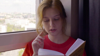 ULTRAFILMS - izgató tini nőci begerjed egy könyvre