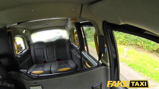 Fake Taxi - Hatalmas tőgyes milf megkefélve a hátsó ülésen