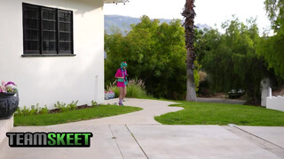 Jessie Saint a cosplayes tini csaj - TeamSkeet