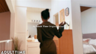 ADULT TIME - Ázsiai tini hölgyemény a fürdőben peckezik