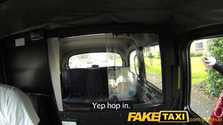 FakeTaxi - Georgie Lyall a taxiban kúrel