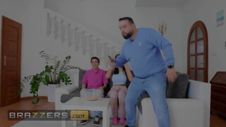 Brazzers - Jennifer Mendez tini manus káróján lovagol