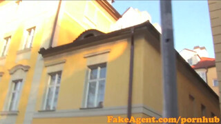 FakeAgent - raven a fullos milf ordítva élvez