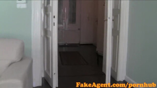 FakeAgent rettentő aranyos tini kiscsaj és a szűk pici puncikája
