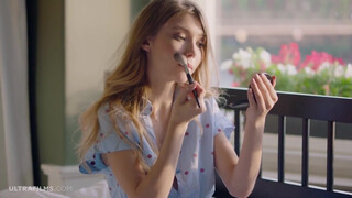 ULTRAFILMS Mila Azul a púder ecsetável csinálja