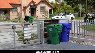 Nadia White fiatal hapsival kúrel - Anal mom