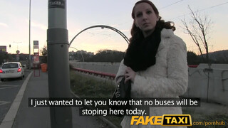 FakeTaxi - Fiatal ápoló kiscsaj közösül a taxiban