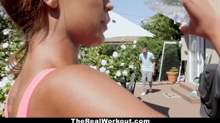 TheRealWorkout - fekete gyönyörű fitness vlogger videója