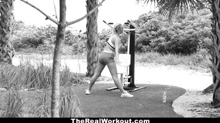 TheRealWorkout - Fitnesz vlogger és a méretes kukac esete