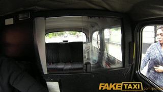 FakeTaxi - méretes mellű csaj nem akar fizetni
