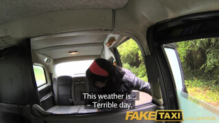 FakeTaxi - kolumbiai csaj popsiba kefélve