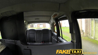 FakeTaxi - begerjedt kiscsaj hívja a taxit