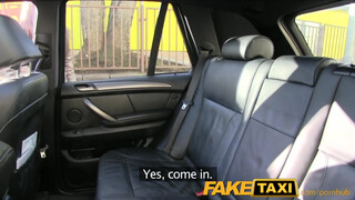 FakeTaxi - félénk picsa belelendül a dologba