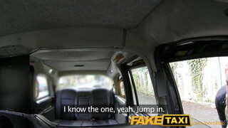 FakeTaxi - Világos Szőke hölgyemény baszható a hátsó ülésen