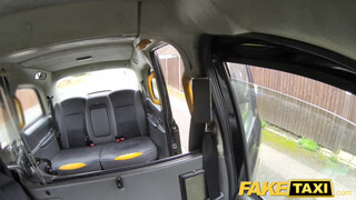 Fake Taxi - Érett nő megkefélve a hátsó ülésen