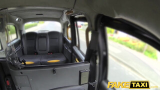 Fake Taxi - Méretes picsájú latina milf análba kúrva