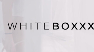 WHITEBOXXX - kikötözve nyalatja ki a pináját a bige