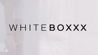 WhiteBoxxx - fullos világos szőke kiscsaj reggel akar baszni