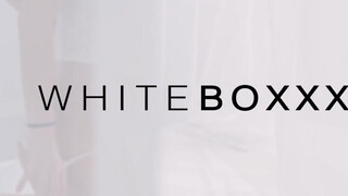 WhiteBoxxx - kicsmellű kisasszony rendesen megrakva
