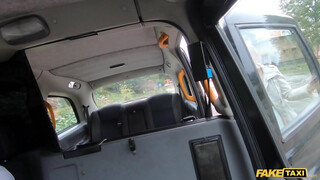 Fake Taxi - Cuki kiscsaj szexelni akar a taxiban