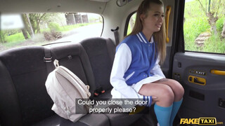 Fake Taxi - Magas sulis hölgyemény szexelni akart
